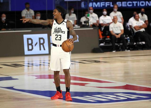 座无虚席 座无虚席